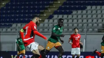 مطاردة حسام حسن تتواصل: محمد صلاح يسجل الهدف الأول في مباراة مصر