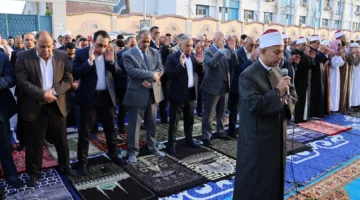 احتفالات المسلمين في أول أيام عيد الفطر المبارك تنشر أجواء الفرح والابتهاج بين الجميع