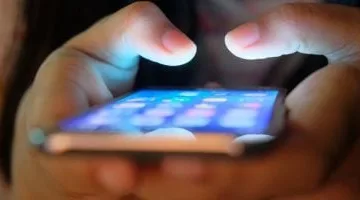 الهواتف الذكية بدون شاشات: تعرف على مستقبل الأجهزة القابلة للارتداء وكيف ستغير حياتنا.